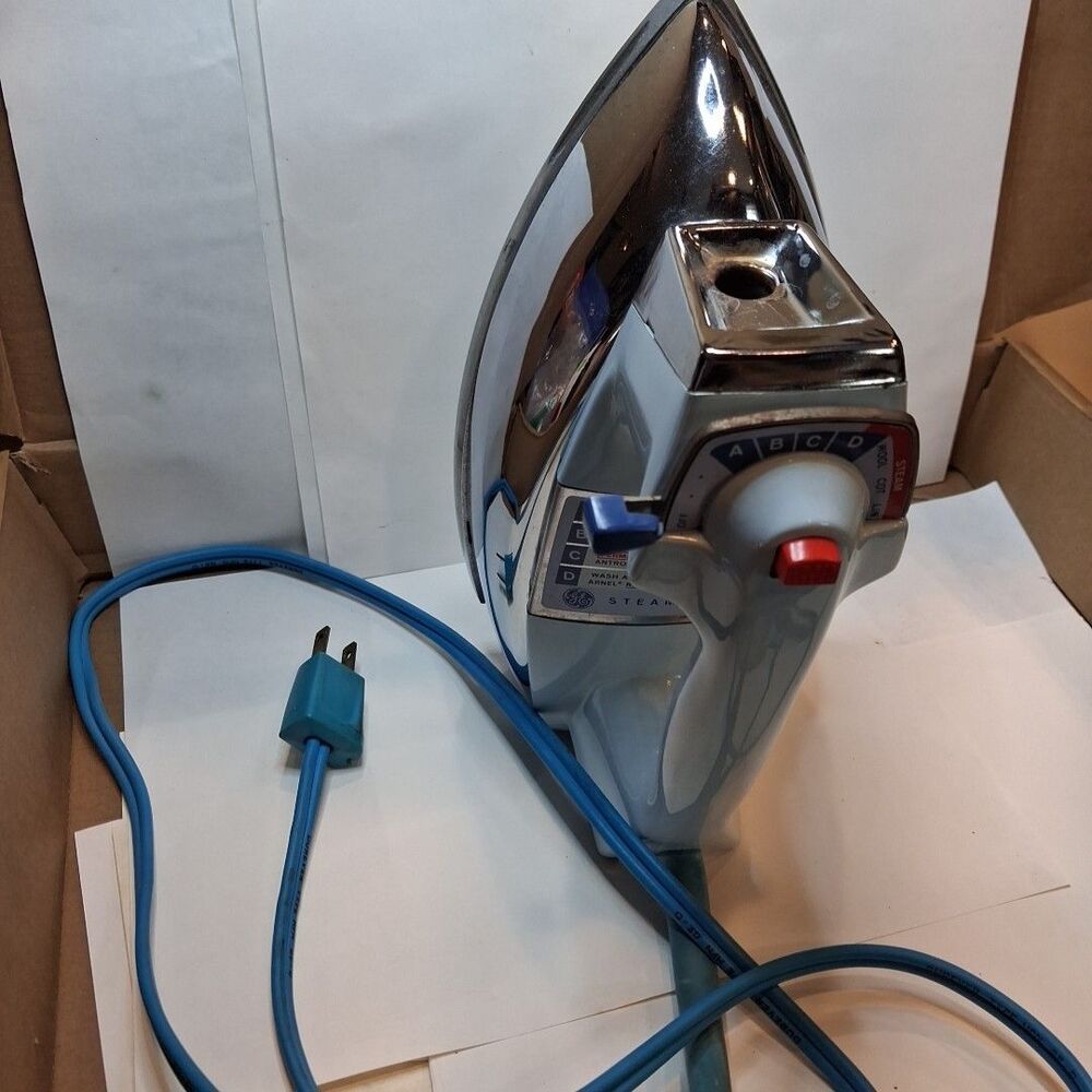 Vintage Power Spray Steam And Dry Vintage Iron Tested And Works Light Blue